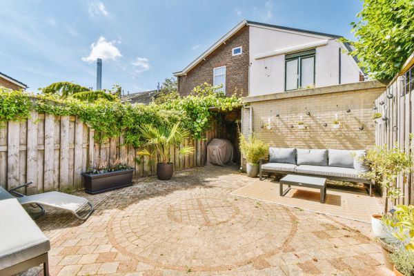 Cost of Courtyard Patio Service in Santa Monica